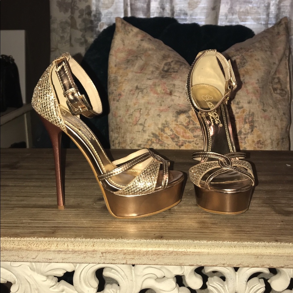 NEVER WORN GORGEOUS Rose Gold Strappy Heel 7.5